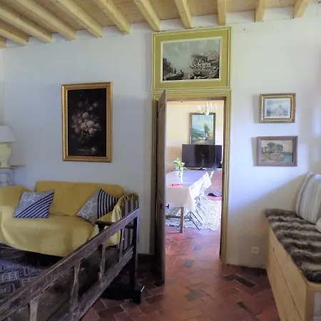 Des Demoiselles Beauval